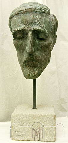 Constantin Popovici (1938-1995) Portretul lui George Bacovia, 1967, bronz, fundament piatră, 44x30x40 cm