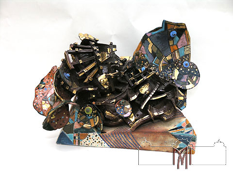 Svetlana Pasecinaia (1949) Compoziţie abstractă, 1993. Ceramică, angobe, email, aur, 22x32x20 cm