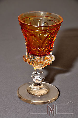 Autor anonim, Rusia, mij. sec. XIX. Pahar. Sticlă, faţetare, şlefuire, 11,2 x 5,8 x 5,8 cm