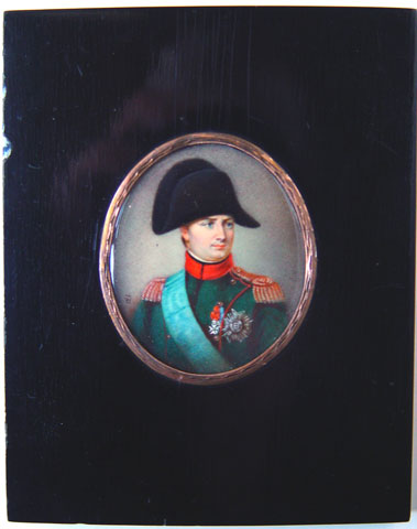Autor anonim, Franţa, în. sec. XI., Portretul lui Napoleon Bonaparte. Aur, fildeş, acuarelă, 5,7 x 4,9 cm